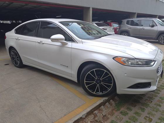 FORD FUSION 2.0 TITANIUM 16V HÍBRIDO 4P AUTOMÁTICO FORD FUSION 2.0 TITANIUM 16V HÍBRIDO 4P AUTOMÁTICO